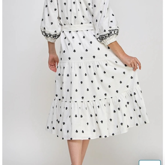 Koko + Mason beautiful dress with embroidery accents - Picture 2 of 8